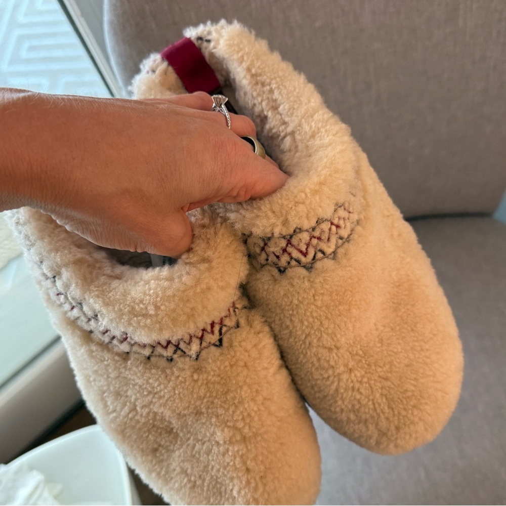 TAZZA UGG shearling/sherpa platforms